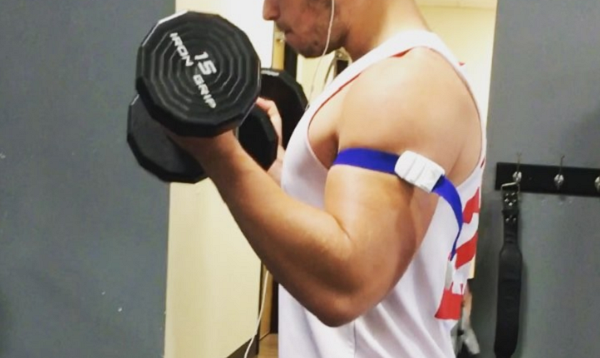 Why men are tying up their arms at the gym to build muscle Why men are tying up their arms at the gym to build muscle