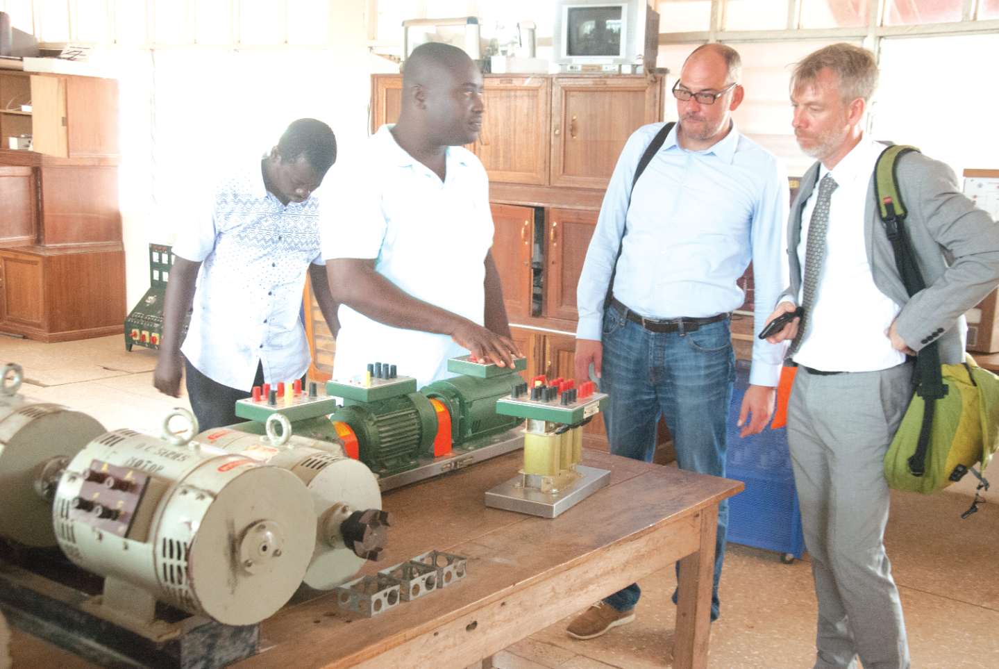 A lecturer of the Engineering Department of the University explaining a point to Prof. Ing Helmut Hachul (right), Vice Rector of the Fachhochschule Dortmund, during a tour of the facilities in the university