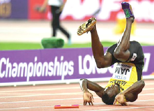 Usain Bolt tumbles after suffering muscle pull Usain Bolt tumbles after suffering muscle pull