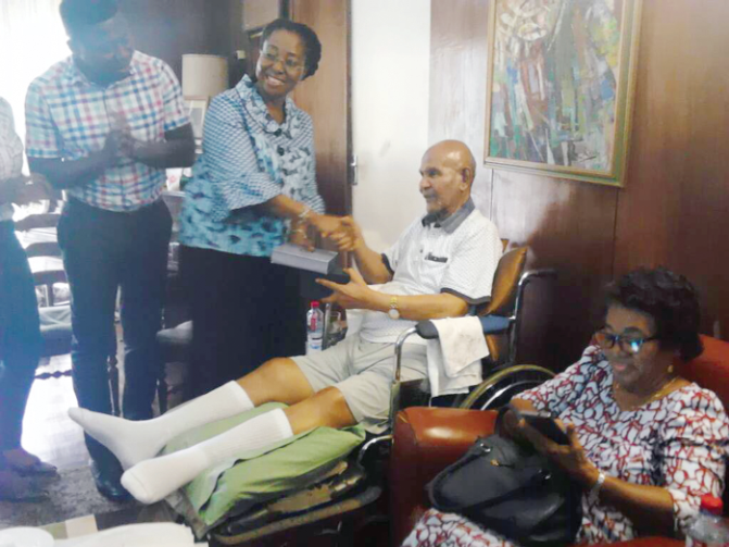 Dr (Mrs) Susu Bridget Kwawukume making a presentation to Dr Evans-Anfom Dr (Mrs) Susu Bridget Kwawukume making a presentation to Dr Evans-Anfom