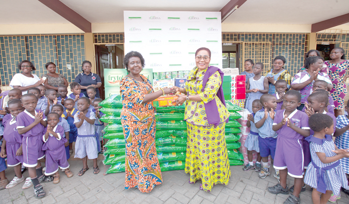 Former First Lady Mrs Lordina Mahama presenting the items to the Manageress of the Osu Children’s Home, Mrs Christiana Addo Former First Lady Mrs Lordina Mahama presenting the items to the Manageress of the Osu Children’s Home, Mrs Christiana Addo