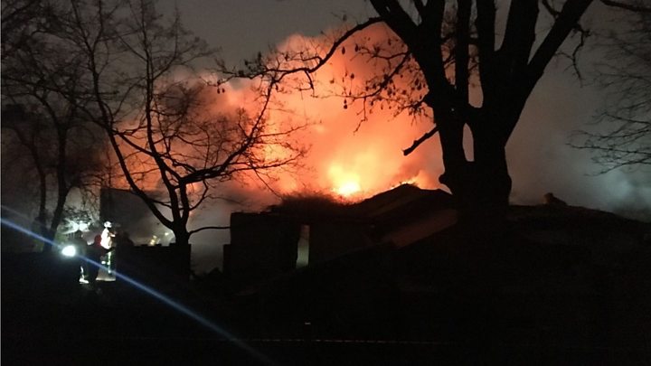 London Zoo shuts as fire hits buildings