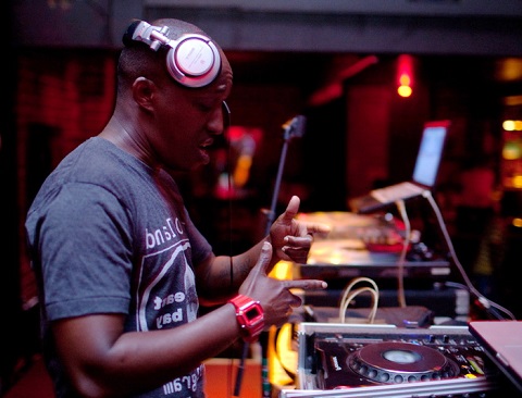 Good deejays often liven up events with appropriate mixes