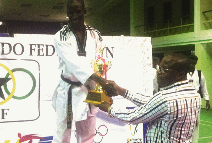 Ibrahim Iddrissa (left) receiving his trophy from Frederick Lartey Otu Ibrahim Iddrissa (left) receiving his trophy from Frederick Lartey Otu