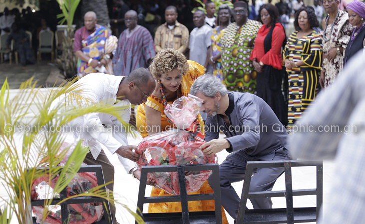 Mrs Claudia Quintero Torbay (middle), Colombian Ambassador to Ghana together Mr Laudenar Aguiar (right), Brazilian Ambassador to Ghana, laying a wreath on behalf of the Americans at the George Padmore library