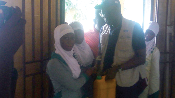 Mr Dieng, the WFP Regional Director for West and Central Africa, presenting the ration to one of the beneficiaries at the Nahdar Islamic School in Tamale during his visit. Mr Dieng, the WFP Regional Director for West and Central Africa, presenting the ration to one of the beneficiaries at the Nahdar Islamic School in Tamale during his visit.