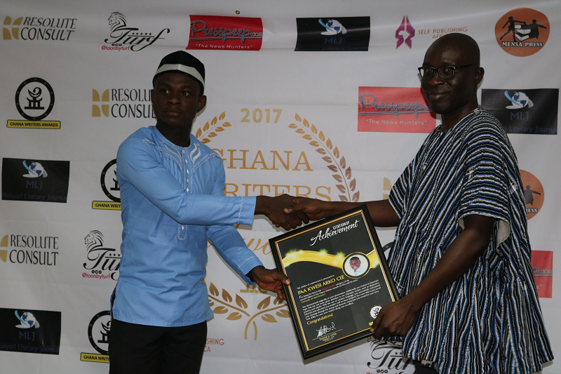 Mr Edmund Kofi Yeboah, newly elected General Secretary of the Ghana Journalists Association (right) presenting a citation to Paa Kwesi Arko Cee Mr Edmund Kofi Yeboah, newly elected General Secretary of the Ghana Journalists Association (right) presenting a citation to Paa Kwesi Arko Cee