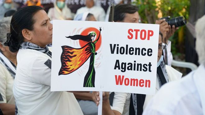 India: Four men held for gang raping teenager