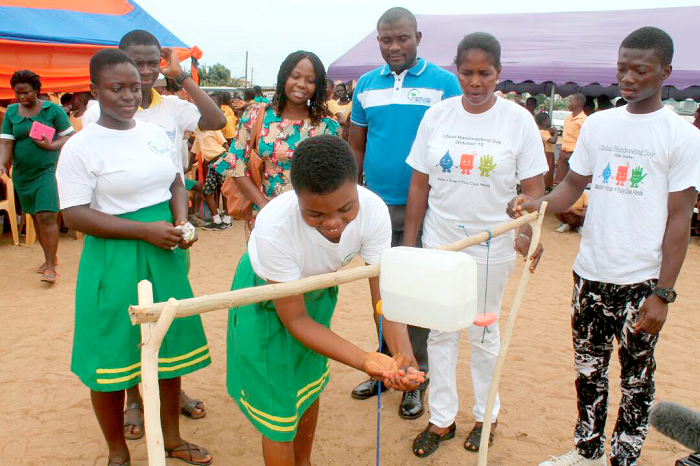 Some members of Zoomkids demonstrating the proper handwashing process Some members of Zoomkids demonstrating the proper handwashing process