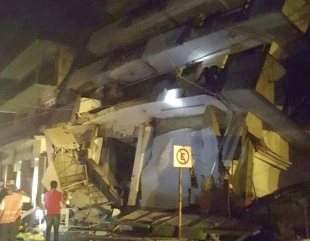 A collapsed building in the town of Matias Romero in Mexico's Oaxaca state A collapsed building in the town of Matias Romero in Mexico's Oaxaca state