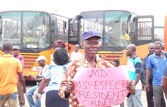 Workers of Metro Mass protesting against management