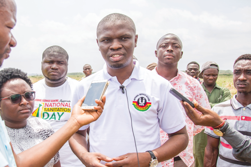 Mr Mustapha Ussif, acting Executive Director of the National Service Scheme, addressing the media after visiting the farm at Dawenya.