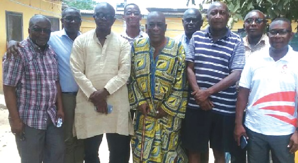 Members of the retired footballers association with Sarika Madugu Members of the retired footballers association with Sarika Madugu