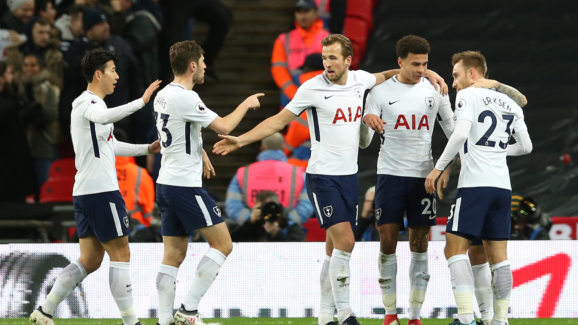 Spurs beat Man Utd 3-0 to put pressure on Mourinho