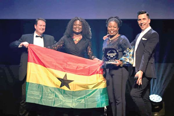  Representatives of MTN displaying their award