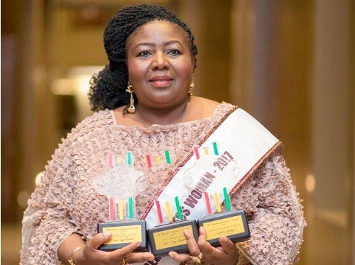  Mrs Janet Abobigu, CEO of Uni-Jay Fashion displaying the three awards she recieved at the just ended Chamber of Commerce Business Awards