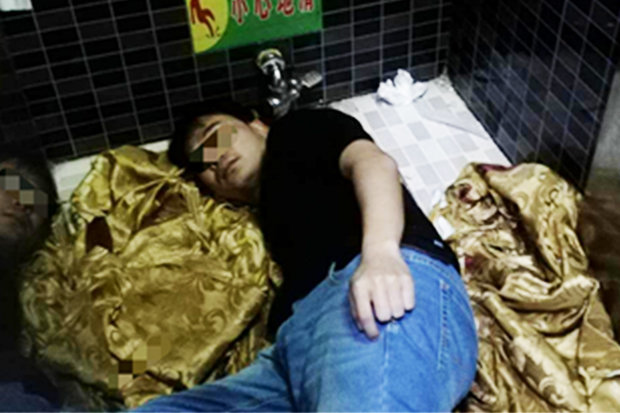 Man drops iPhone 8 in cafe toilet, gets stuck trying to retrieve it