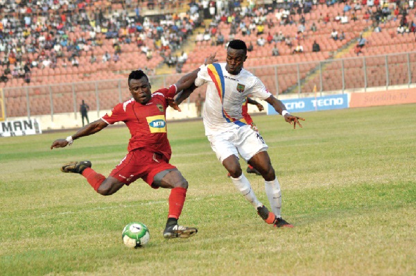 Kotoko’s Frederick Boateng clearing the ball under pressure from Hearts’ Richard Akrofi. Kotoko’s Frederick Boateng clearing the ball under pressure from Hearts’ Richard Akrofi.