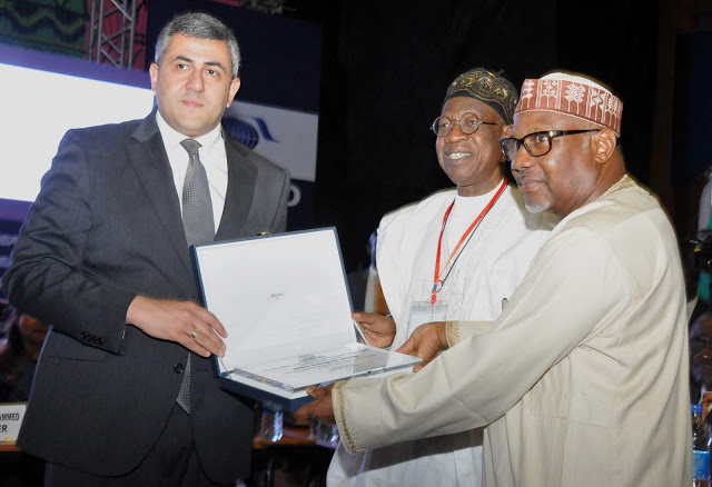 Secretary General, United Nations World Tourism Organisation (UNWTO),  Mr Zurab Pololikashvili; Minister of Information and Culture, Alhaji Lai Mohammed presenting Award to the representative of Aliko Dangote Foundation, Mr Mansur Ahmed during the 61st  UNWTO Regional Commission Meeting  in Abuja on Monday (4/6/2018) 02958/4/6/2018/Callistus Ewelike/NAN