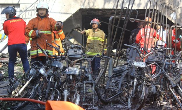 Firefighters attended the scene at the Pentecost Church Central Surabaya (GPPS) Firefighters attended the scene at the Pentecost Church Central Surabaya (GPPS)