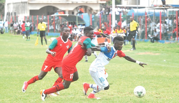 Alex Ofosu Acheampong of Liberty Professionals (right) breaks away with the ball after beating his Karela markers. Liberty Professionals pip Karela at Dansoman