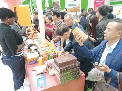 Chinese visitors to the Ghana Country Stand examining some items on display Chinese visitors to the Ghana Country Stand examining some items on display