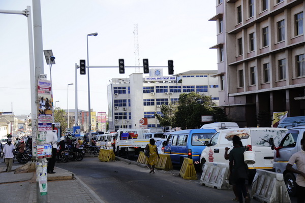 Faulty traffic lights in front of the COCOBOD Head O• Faulty traffic lights in front of the COCOBOD Head Office in Accraffice in Accra