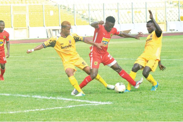 Kotoko’s Abdul Fatawu is sandwiched between two Ashgold markers in yesterday’s game. Picture: EMMANUEL BAAH Kotoko’s Abdul Fatawu is sandwiched between two Ashgold markers in yesterday’s game. Picture: EMMANUEL BAAH