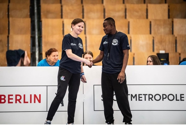 Broadcaster Eli Kondoh earns international Goalball refereeing certificate