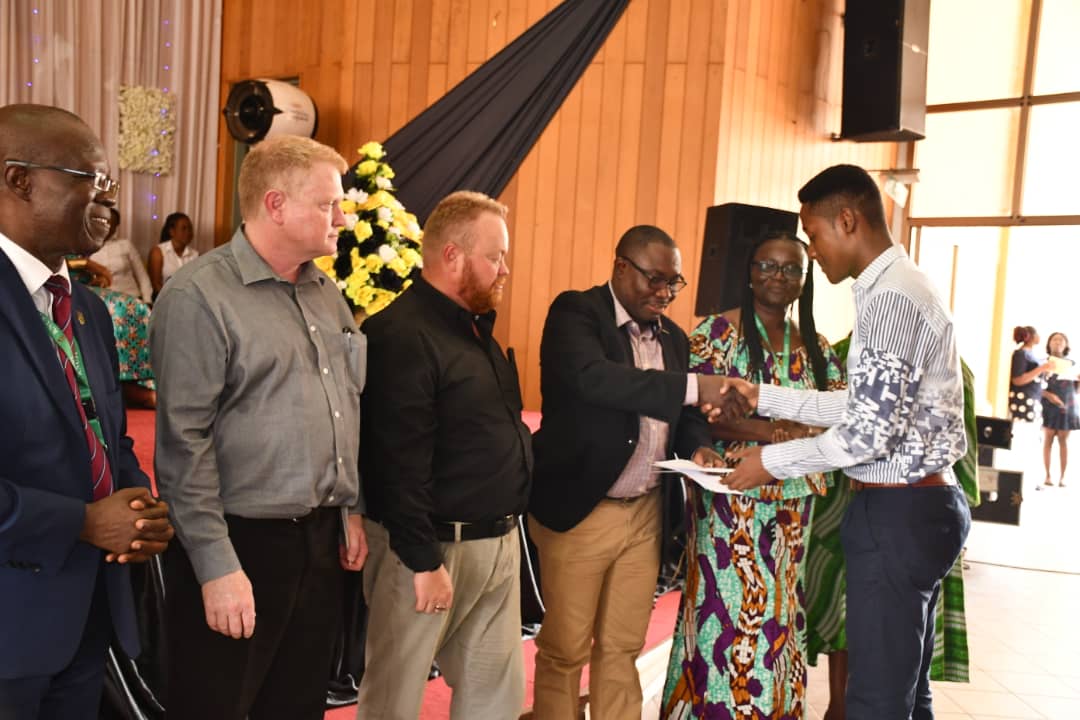 Mr Augustine Okyere of DRA Ghana (left) presenting an award to Amoako-Atta Hussein, one of the beneficiary students. On his immediate right are Willem Postma and Neale Goddard all of DRA Mr Augustine Okyere of DRA Ghana (left) presenting an award to Amoako-Atta Hussein, one of the beneficiary students. On his immediate right are Willem Postma and Neale Goddard all of DRA