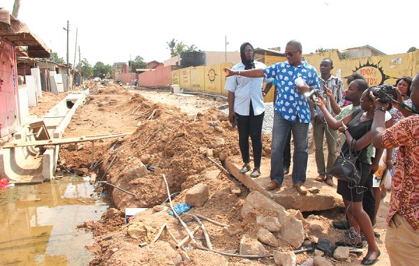 Dr Emmanuel Lamptey (2nd left), Municipal Chief Executive, Ga Central Municipal Assembly explaining a drain construction system to newsmen during the inspection. Picture: EDNA ADU-SERWAA Dr Emmanuel Lamptey (2nd left), Municipal Chief Executive, Ga Central Municipal Assembly explaining a drain construction system to newsmen during the inspection. Picture: EDNA ADU-SERWAA