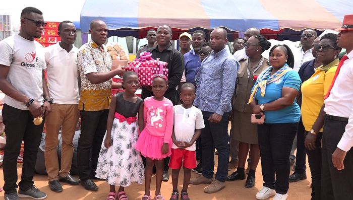 Mr Aseeph, Chairman of the GPHA Senior Staff Union (in black) presenting the items to Mr Asiedu. With them members of the union and children at the orphanage. Mr Aseeph, Chairman of the GPHA Senior Staff Union (in black) presenting the items to Mr Asiedu. With them members of the union and children at the orphanage.