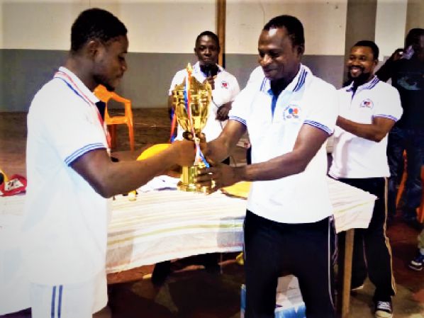 Jeffrey Owusu (left) being presented with the trophy after winning the championship Jeffrey Owusu (left) being presented with the trophy after winning the championship