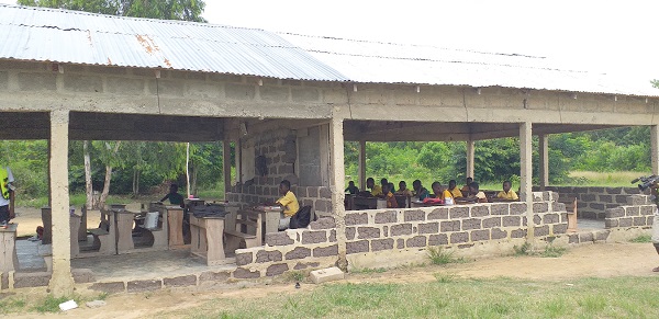 Front view of the Bomingo R/C JHS School block Front view of the Bomingo R/C JHS School block
