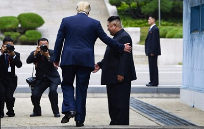 US-North Korea: Trump and Kim agree to restart talks in historic meeting US-North Korea: Trump and Kim agree to restart talks in historic meeting