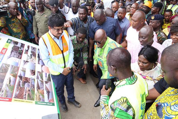 Akufo-Addo inspects Odaw drainage
