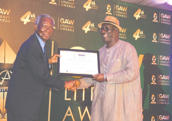 Mr Kwame Pianim (left), an Economist and Investment Consultant, presenting an award to Nii Addokwei Moffat (right) for his dedicated service to GAW. Mr Kwame Pianim (left), an Economist and Investment Consultant, presenting an award to Nii Addokwei Moffat (right) for his dedicated service to GAW.