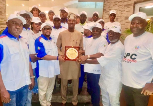 L–R: Adewale Bolowotan, Comr. Oludare Igbasan, HRH Dr Olaide Mayowa Jose, the Alaaye of Dome-Kwabenya, Hon. Tayo Akinmade Ayinde (centre), Olatunde Gideon Igbasan and Mr Lekan Abubakar