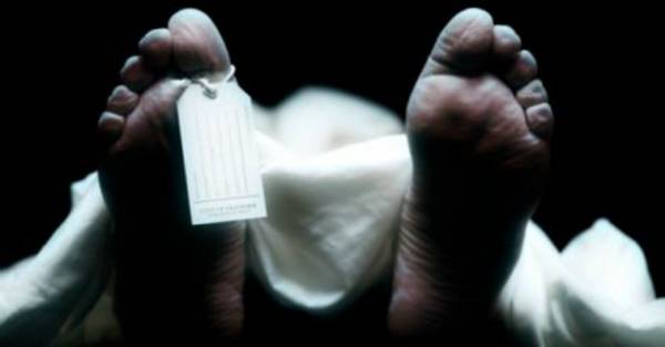 Hospital staff suspended after ants crawl over dead patient's eyes