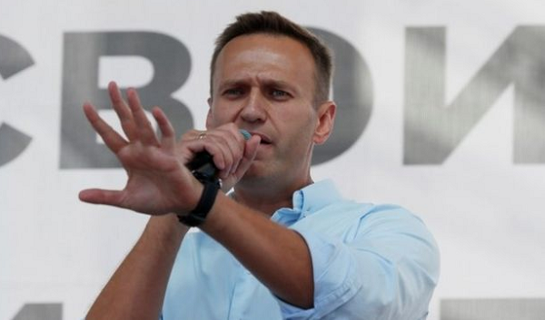 Doctors say Putin critic can't be moved to Germany