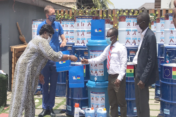 Ms Yvonne Quansah (left), presenting the PPE to Reverend Patrick Banafo at the event. Looking on is Mr Peter Smidt Van Gelder (2nd left) Ms Yvonne Quansah (left), presenting the PPE to Reverend Patrick Banafo at the event. Looking on is Mr Peter Smidt Van Gelder (2nd left)