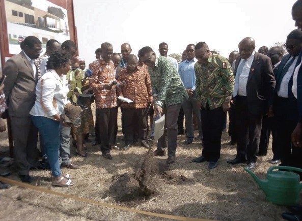 Pastor Mensa Otabil (with shovel in hand) cutting the sod for construction of the clinic. Picture: MERCY AKPENE AMEVOR Pastor Mensa Otabil (with shovel in hand) cutting the sod for construction of the clinic. Picture: MERCY AKPENE AMEVOR