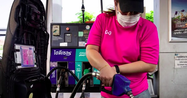 Oil prices plunge and shares jump on US-Iran ceasefire plan