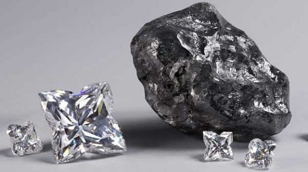 The Sewelô diamond, pictured right, was found in central Botswana The Sewelô diamond, pictured right, was found in central Botswana