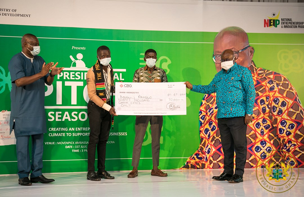 President Akufo-Addo presenting the Best Presidential Pitch  Season Three award to Mr Douglas Akolgo (2nd left) of Zoyana Enterprise. With them is Dr Mohammed Ibrahim Awal. 