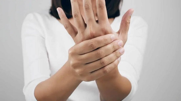 The initial symptoms of Guillain-Barré Syndrome are usually numbness and tingling in the fingers and toes The initial symptoms of Guillain-Barré Syndrome are usually numbness and tingling in the fingers and toes