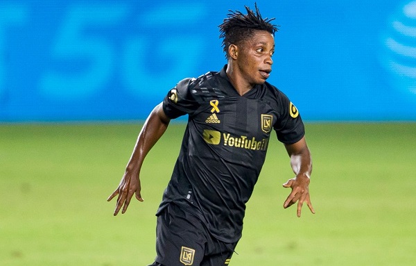 Brazilian club join race for Latif Blessing