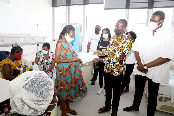 Mr Simon Awogbedek (2nd right), the Administrator of the Greater Accra Regional Hospital, presenting the cheques to Ms Doris Vondee (left), a beneficiary, who received them on behalf of the mothers at the maternity ward. Those with them include Dr Emmanuel Addipa-Adapoe (right), a Medical Officer at the Greater Accra Regional Hospital. Picture: GABRIEL AHIABOR Mr Simon Awogbedek (2nd right), the Administrator of the Greater Accra Regional Hospital, presenting the cheques to Ms Doris Vondee (left), a beneficiary, who received them on behalf of the mothers at the maternity ward. Those with them include Dr Emmanuel Addipa-Adapoe (right), a Medical Officer at the Greater Accra Regional Hospital. Picture: GABRIEL AHIABOR