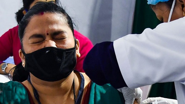 Health workers are the first in line to get Covid jabs Health workers are the first in line to get Covid jabs