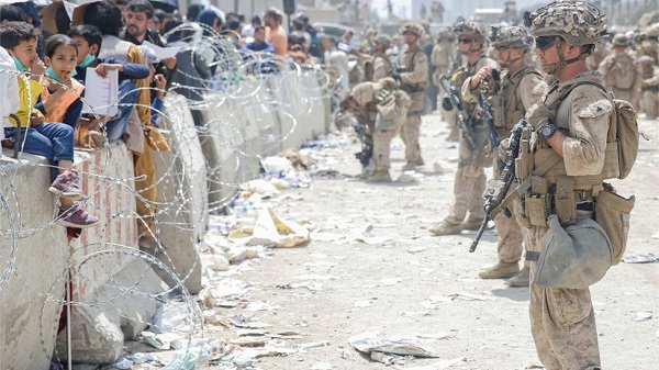 Afghanistan: US tells citizens to avoid Kabul airport